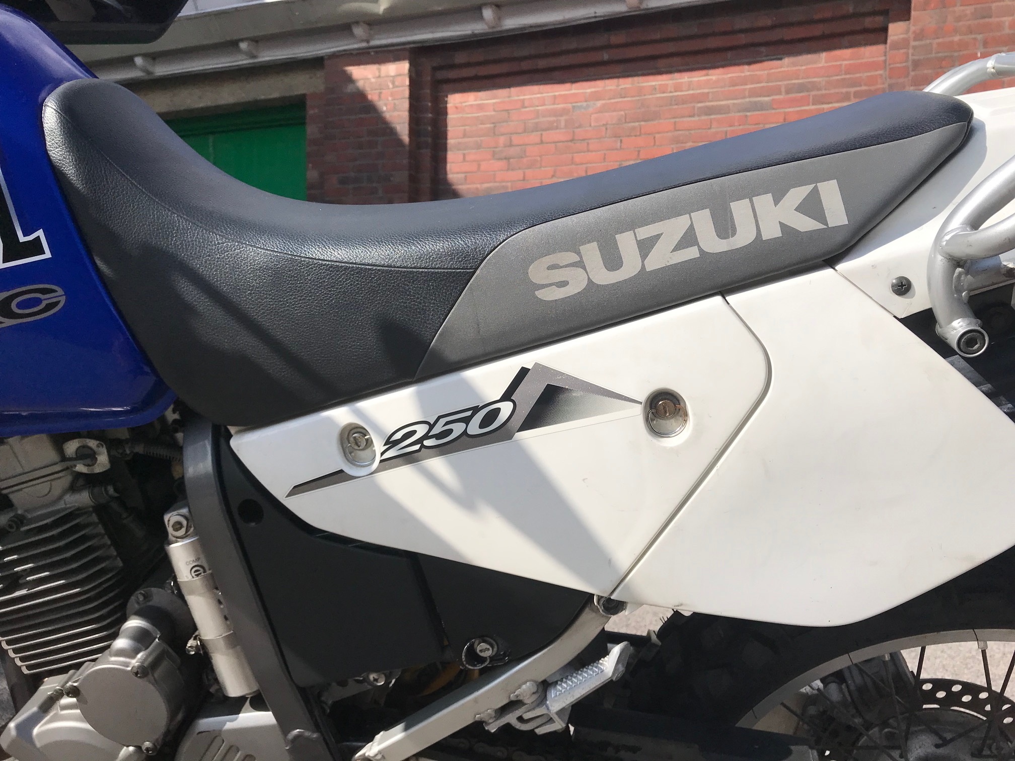 Suzuki djebel 250 запчасти